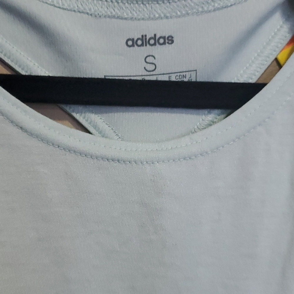 Addidas top size small - Picture 3 of 4